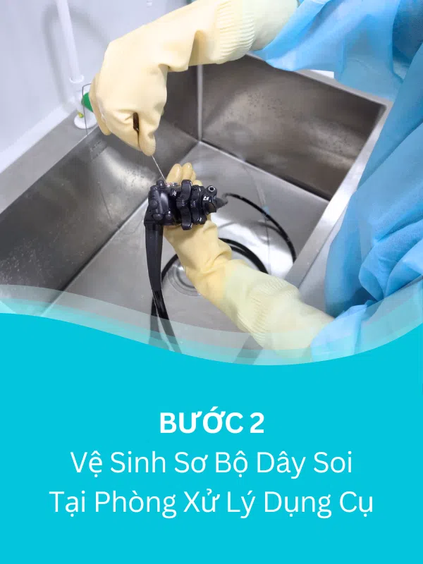 Bước 2: Vệ Sinh Sơ Bộ Dây Soi Tại Phòng Xử Lý Dụng Cụ