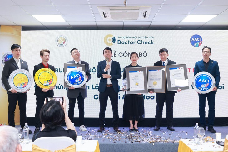 Phòng khám Doctor Check được trao chứng nhận nội soi xuất sắc từ Hoa Kỳ